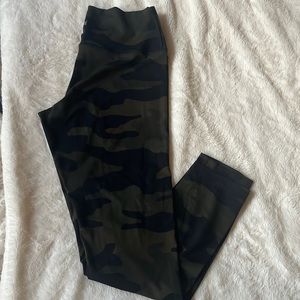green camouflage leggings PINK